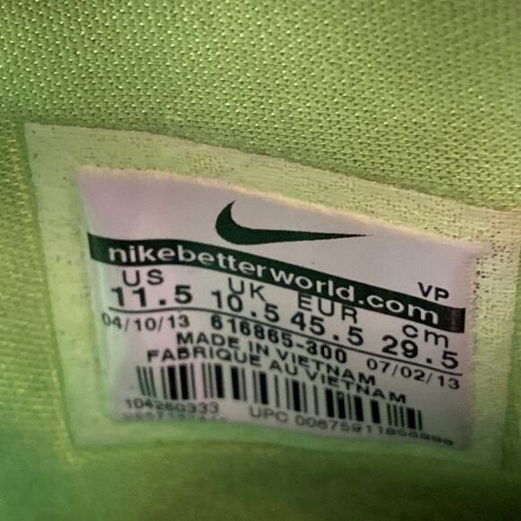 Nike Zoom Hyperquickness GRFX Basketball Shoes in Green main image 8